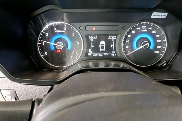 Used Dongfeng Fengon 580 2016 1.8L Manual Comfort Model Odometer Close Up