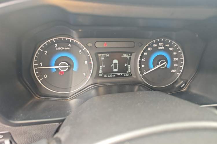 Used Dongfeng Fengon 580 2016 1.5T Manual Luxury Edition Odometer Close Up