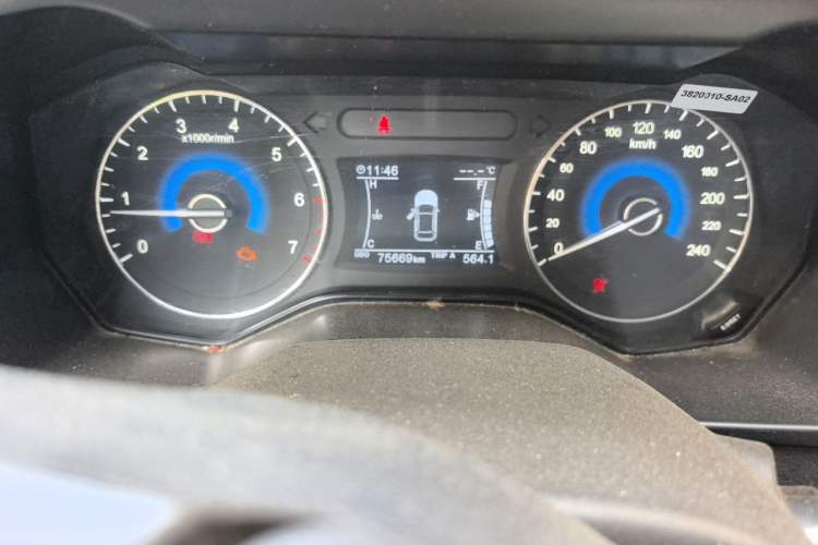 Used Dongfeng Fengon 580 2016 1.5T Manual Luxury Edition Odometer Close Up