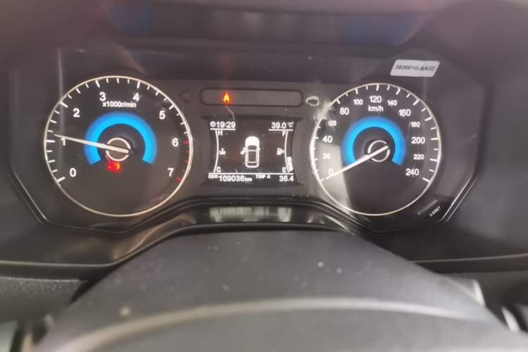 Used Dongfeng Fengon 580 2016 1.8L Manual Comfort Model Odometer Close Up