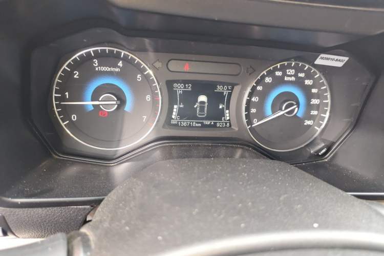 Used Dongfeng Fengon 580 2016 1.5T Manual Luxury Edition Odometer Close Up