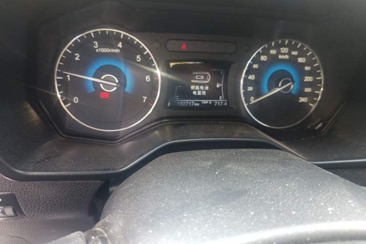 Used Dongfeng Fengon 580 2016 1.5T Manual Luxury Edition Odometer Close Up