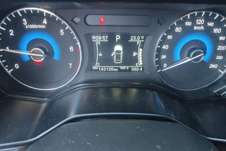 Used Dongfeng Fengon 580 2016 1.5T CVT Luxury Model Odometer Close Up