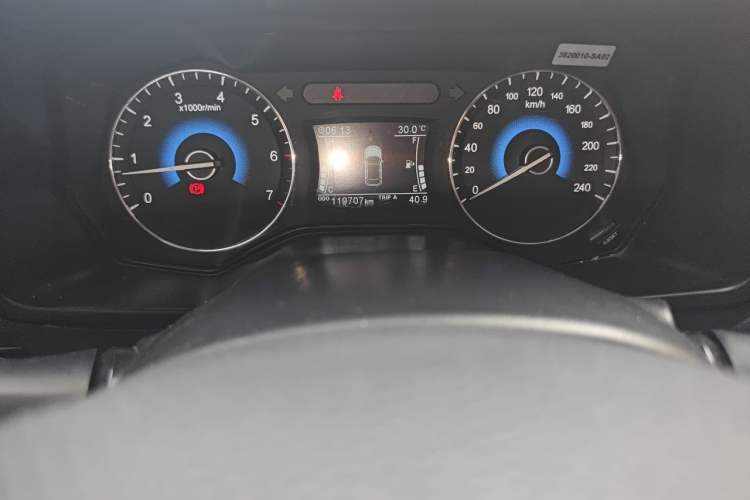 Used Dongfeng Fengon 580 2016 1.8L Manual Comfort Model Odometer Close Up