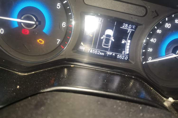 Used Dongfeng Fengon 580 2016 1.5T Manual Luxury Edition Odometer Close Up