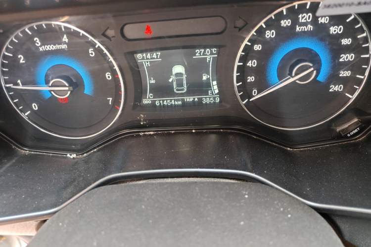 Used Dongfeng Fengon 580 2016 1.8L Manual Comfort Model Odometer Close Up