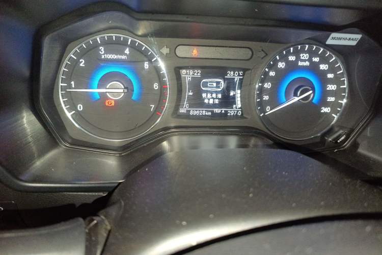Used Dongfeng Fengon 580 2016 1.5T Manual Luxury Edition Odometer Close Up