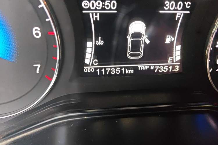 Used Dongfeng Fengon 580 2016 1.8L Manual Comfort Model Odometer Close Up