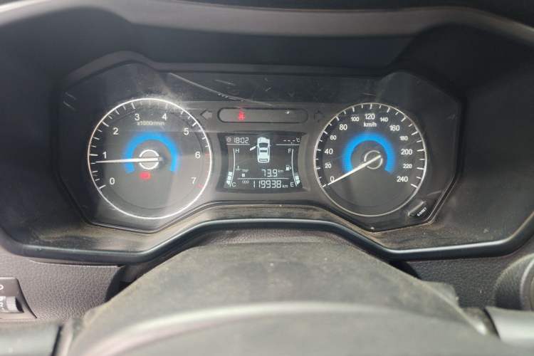 Used Dongfeng Fengon 580 2016 1.8L Manual Comfort Model Odometer Close Up
