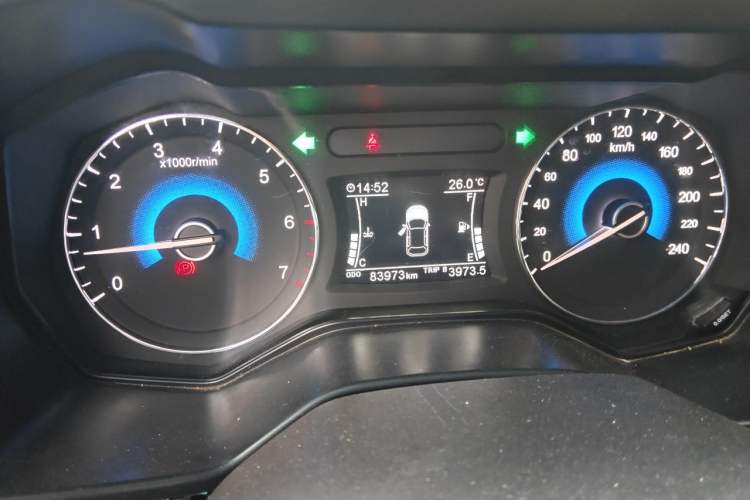 Used Dongfeng Fengon 580 2016 1.8L Manual Comfort Model Odometer Close Up