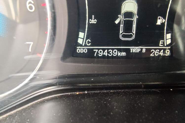 Used Dongfeng Fengon 580 2016 Revised Version 1.5T CVT Luxury Edition Odometer Close Up