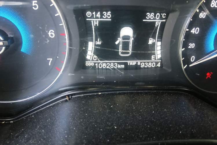 Used Dongfeng Fengon 580 2016 1.8L Manual Comfort Model Odometer Close Up