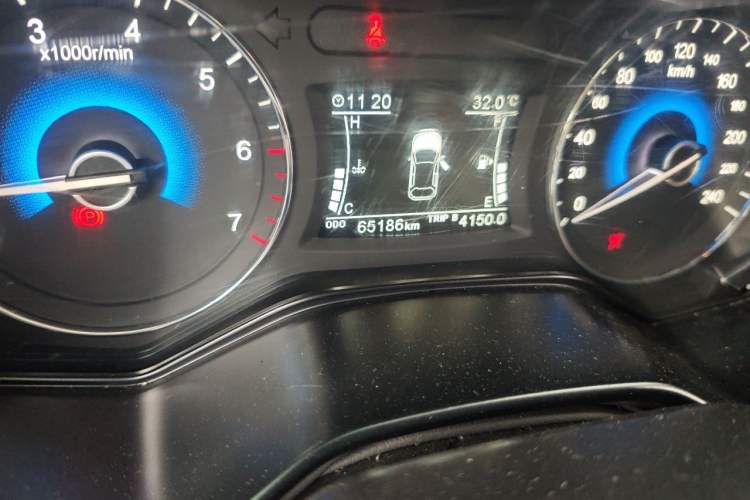 Used Dongfeng Fengon 580 2016 1.5T Manual Luxury Edition Odometer Close Up