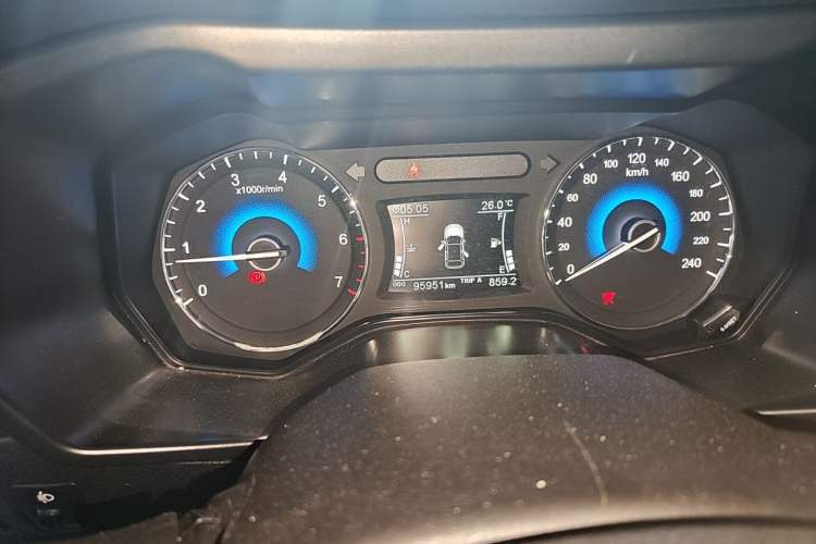 Used Dongfeng Fengon 580 2016 1.5T Manual Luxury Edition Odometer Close Up