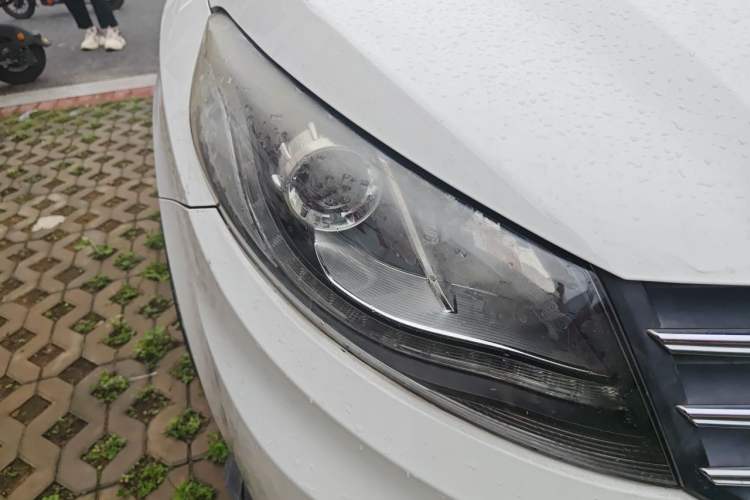 Used Dongfeng Fengon 580 2016 1.5T Manual Luxury Edition Right Front Headlight