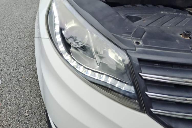Used Dongfeng Fengon 580 2016 Revised Version 1.5T CVT Luxury Edition Right Front Headlight