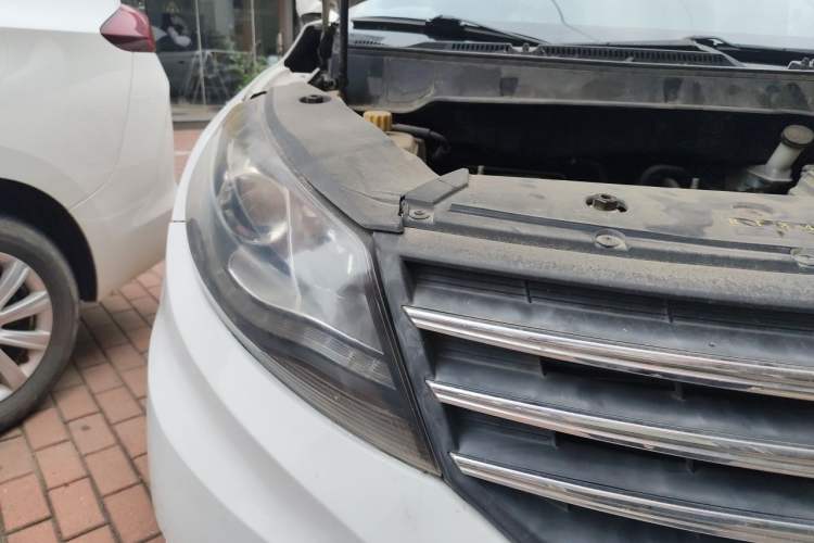 Used Dongfeng Fengon 580 2016 1.5T Manual Luxury Edition Right Front Headlight