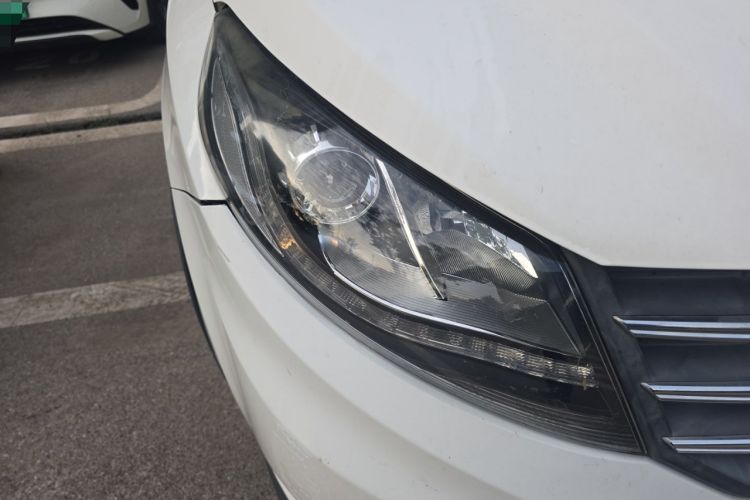 Used Dongfeng Fengon 580 2016 1.5T Manual Luxury Edition Right Front Headlight