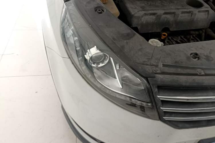Used Dongfeng Fengon 580 2016 1.8L Manual Comfort Model Right Front Headlight