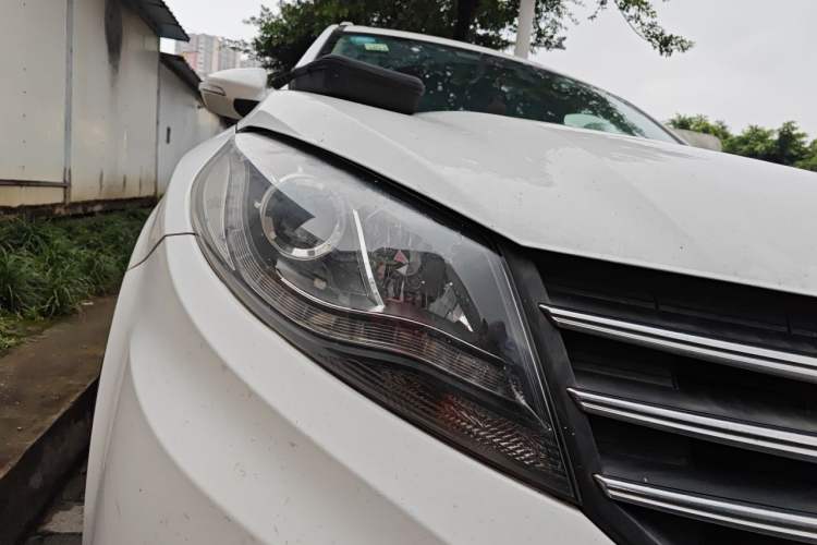 Used Dongfeng Fengon 580 2016 1.5T Manual Luxury Edition Right Front Headlight
