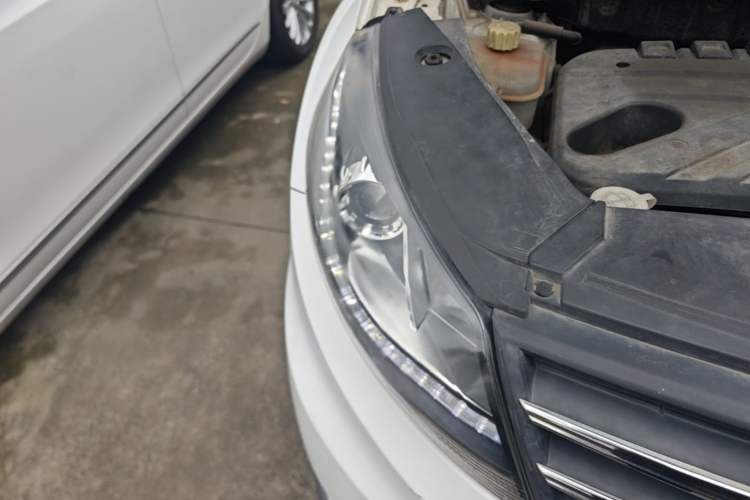 Used Dongfeng Fengon 580 2016 1.5T Manual Luxury Edition Right Front Headlight