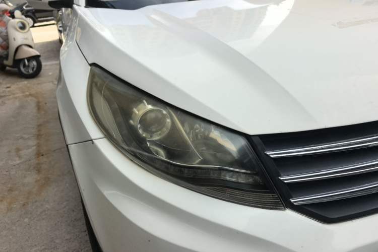 Used Dongfeng Fengon 580 2016 1.5T Manual Luxury Edition Right Front Headlight