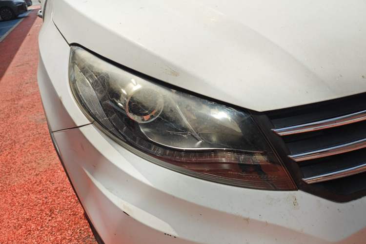 Used Dongfeng Fengon 580 2016 1.5T Manual Luxury Edition Right Front Headlight
