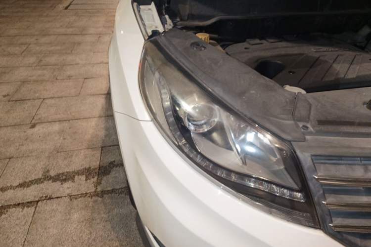 Used Dongfeng Fengon 580 2016 1.5T Manual Luxury Edition Right Front Headlight