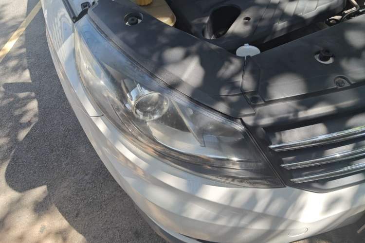 Used Dongfeng Fengon 580 2016 1.5T CVT Luxury Model Right Front Headlight