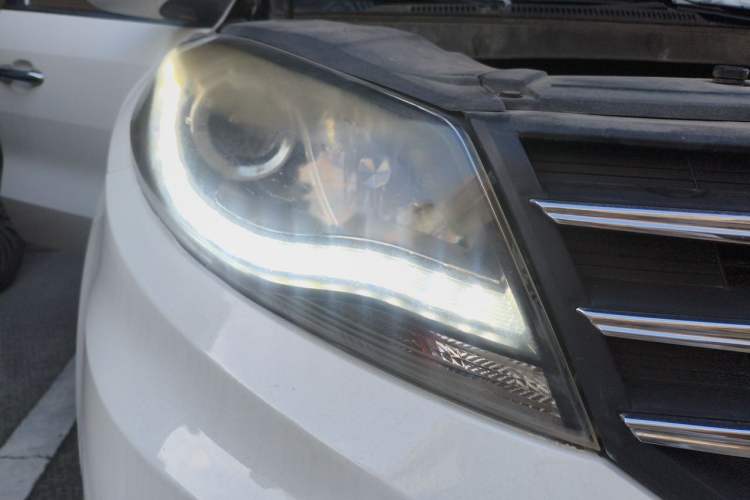 Used Dongfeng Fengon 580 2016 1.8L Manual Comfort Model Right Front Headlight