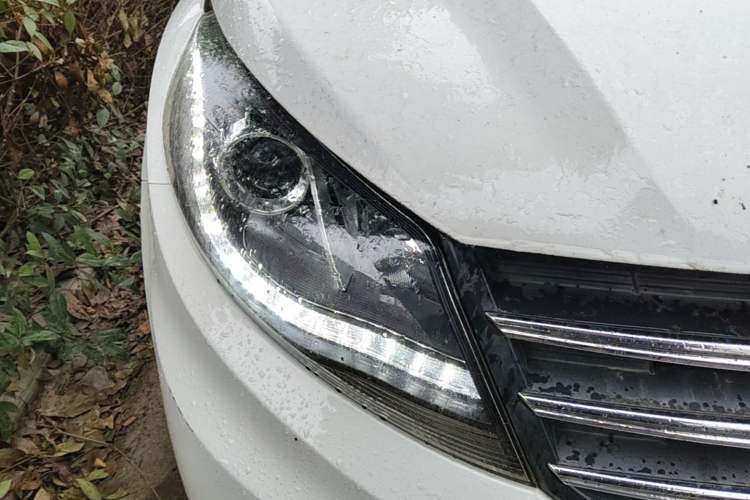 Used Dongfeng Fengon 580 2016 1.5T Manual Luxury Edition Right Front Headlight