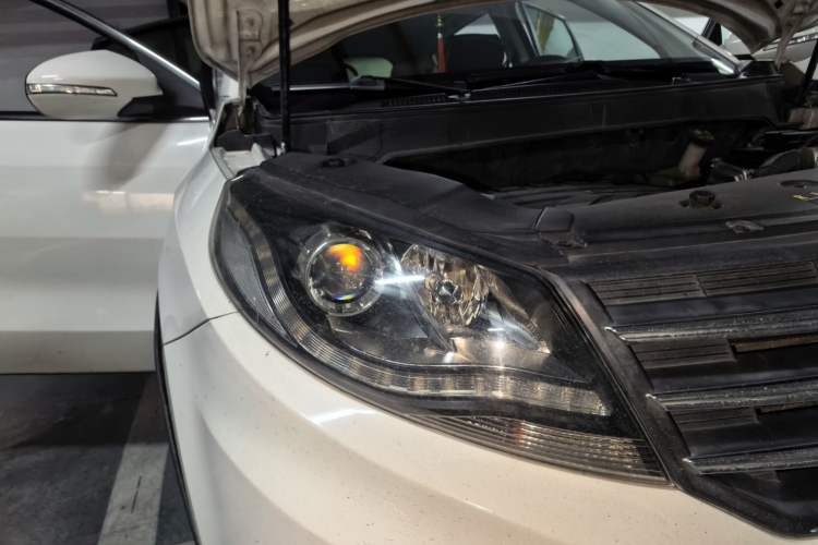 Used Dongfeng Fengon 580 2016 1.5T Manual Luxury Edition Right Front Headlight