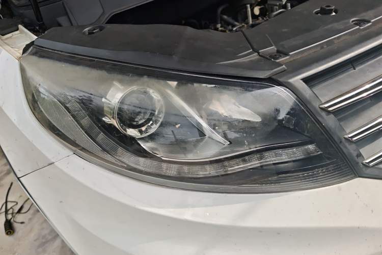 Used Dongfeng Fengon 580 2016 1.5T Manual Luxury Edition Right Front Headlight