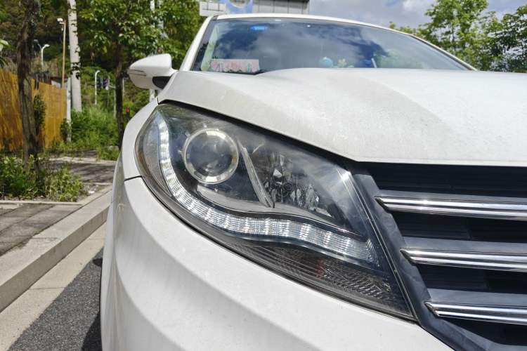 Used Dongfeng Fengon 580 2016 1.5T Manual Luxury Edition Right Front Headlight