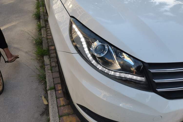 Used Dongfeng Fengon 580 2016 Revised Version 1.5T CVT Luxury Edition Right Front Headlight