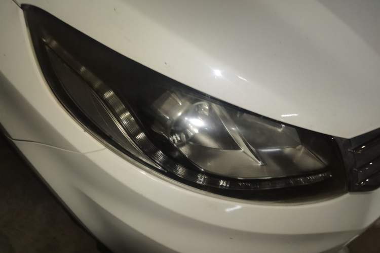 Used Dongfeng Fengon 580 2016 1.5T Manual Luxury Edition Right Front Headlight