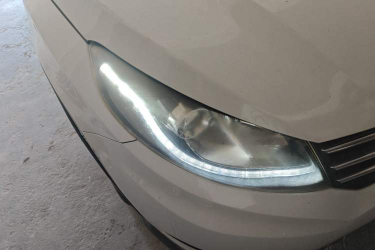 Used Dongfeng Fengon 580 2016 1.5T Manual Luxury Edition Right Front Headlight