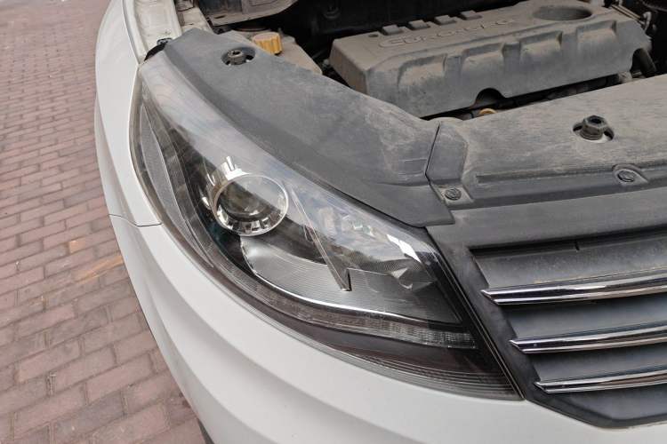 Used Dongfeng Fengon 580 2016 1.8L Manual Comfort Model Right Front Headlight