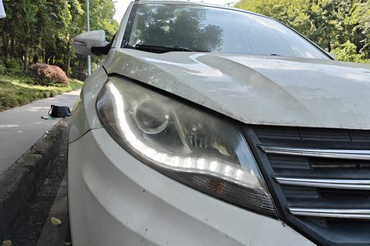 Used Dongfeng Fengon 580 2016 1.5T Manual Luxury Edition Right Front Headlight