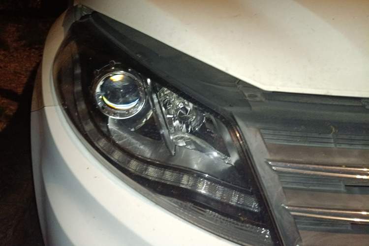 Used Dongfeng Fengon 580 2016 1.5T Manual Luxury Edition Right Front Headlight