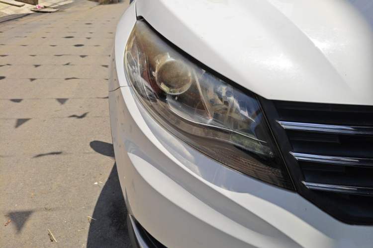 Used Dongfeng Fengon 580 2016 1.5T Manual Luxury Edition Right Front Headlight