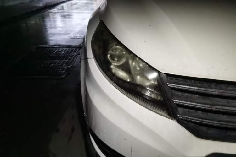 Used Dongfeng Fengon 580 2016 1.8L Manual Comfort Model Right Front Headlight