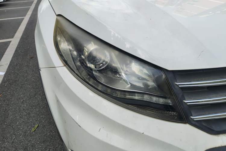 Used Dongfeng Fengon 580 2016 1.5T Manual Luxury Edition Right Front Headlight