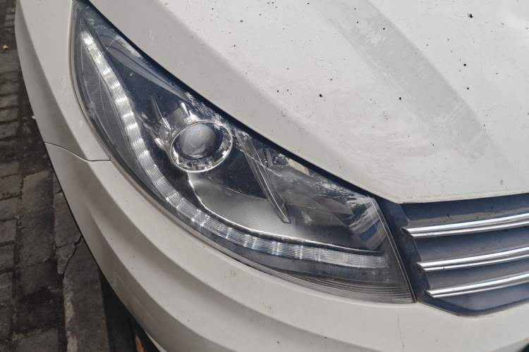 Used Dongfeng Fengon 580 2016 1.5T Manual Luxury Edition Right Front Headlight