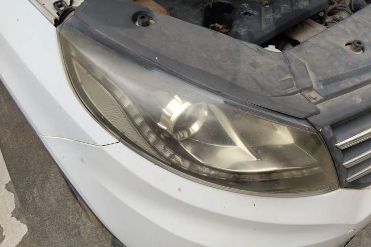 Used Dongfeng Fengon 580 2016 Revised Version 1.5T CVT Luxury Edition Right Front Headlight