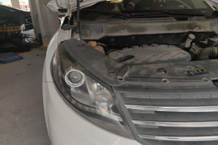 Used Dongfeng Fengon 580 2016 1.5T Manual Comfort Model Right Front Headlight