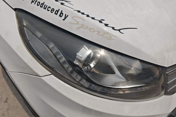 Used Dongfeng Fengon 580 2016 1.5T Manual Luxury Edition Right Front Headlight