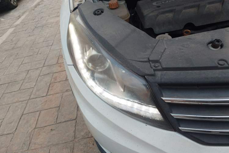 Used Dongfeng Fengon 580 2016 1.8L Manual Comfort Model Right Front Headlight
