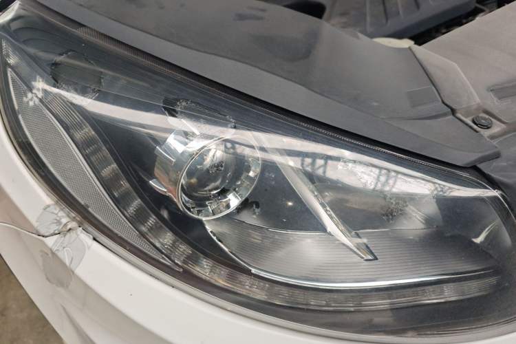 Used Dongfeng Fengon 580 2016 1.5T Manual Luxury Edition Right Front Headlight