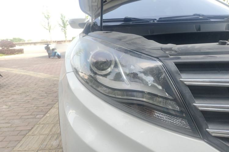 Used Dongfeng Fengon 580 2016 1.5T Manual Luxury Edition Right Front Headlight